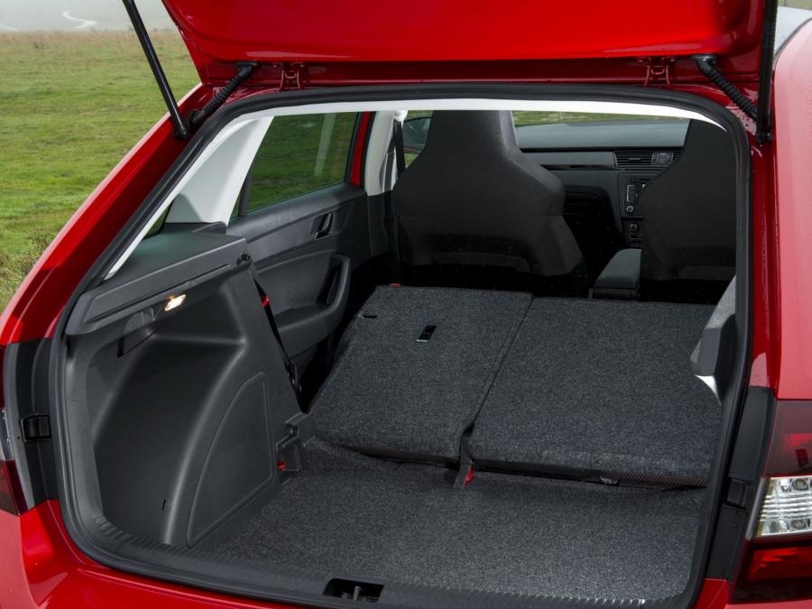  Skoda Rapid Spaceback 2013 года  (UK) (фото 2 из 26)